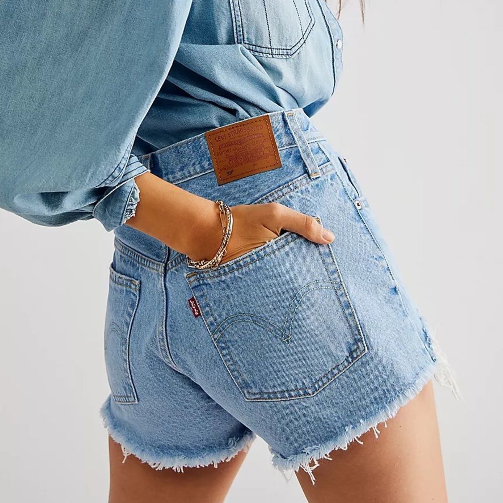 Levi’s • 501 high rise denim shorts